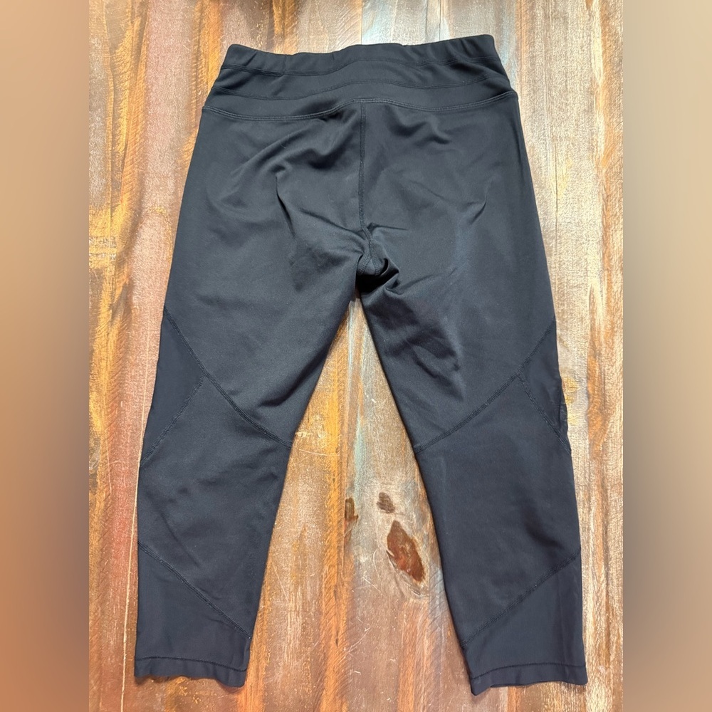 Athleta Women’s Cropped Leggings Size Small Athletic Yoga Workout Capri EUC - Picture 3 of 3